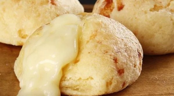 pao-de-queijo-recheado-com-requeijao-cremoso-delicioso.html